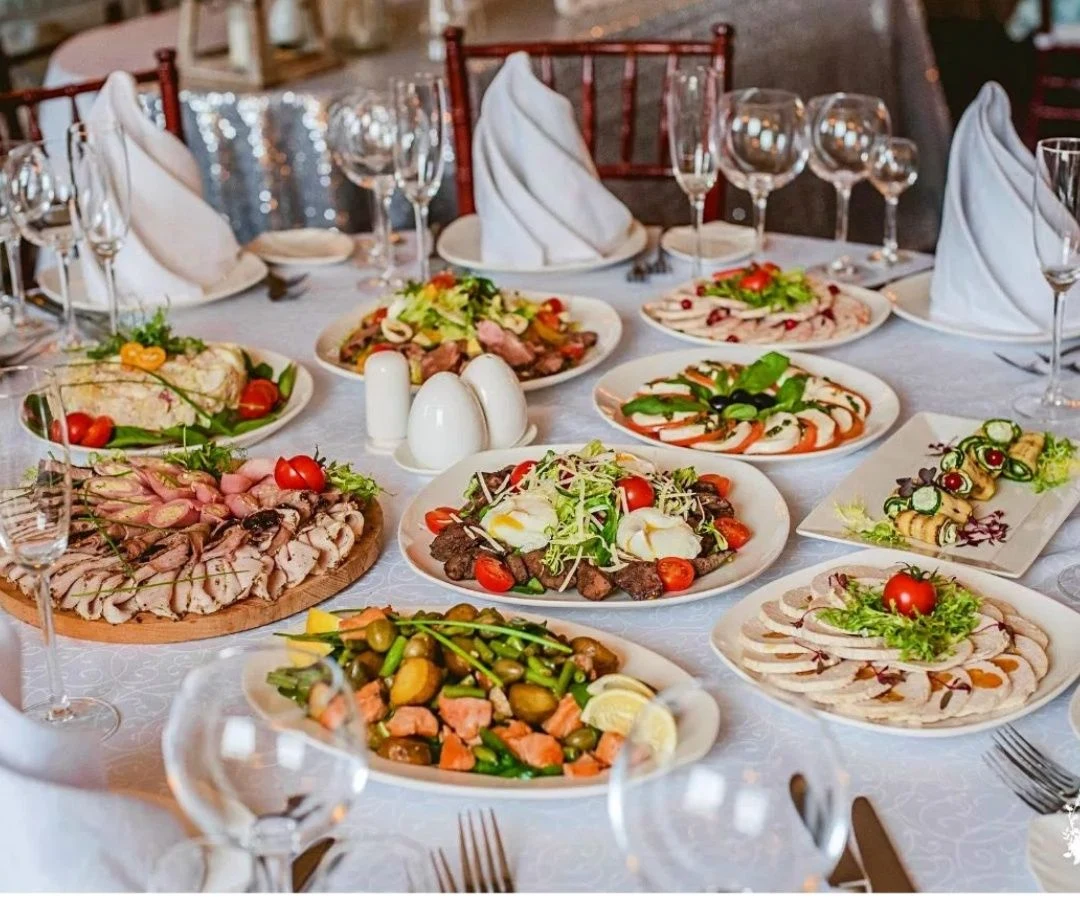 Подача закусок из каталога SF Catering